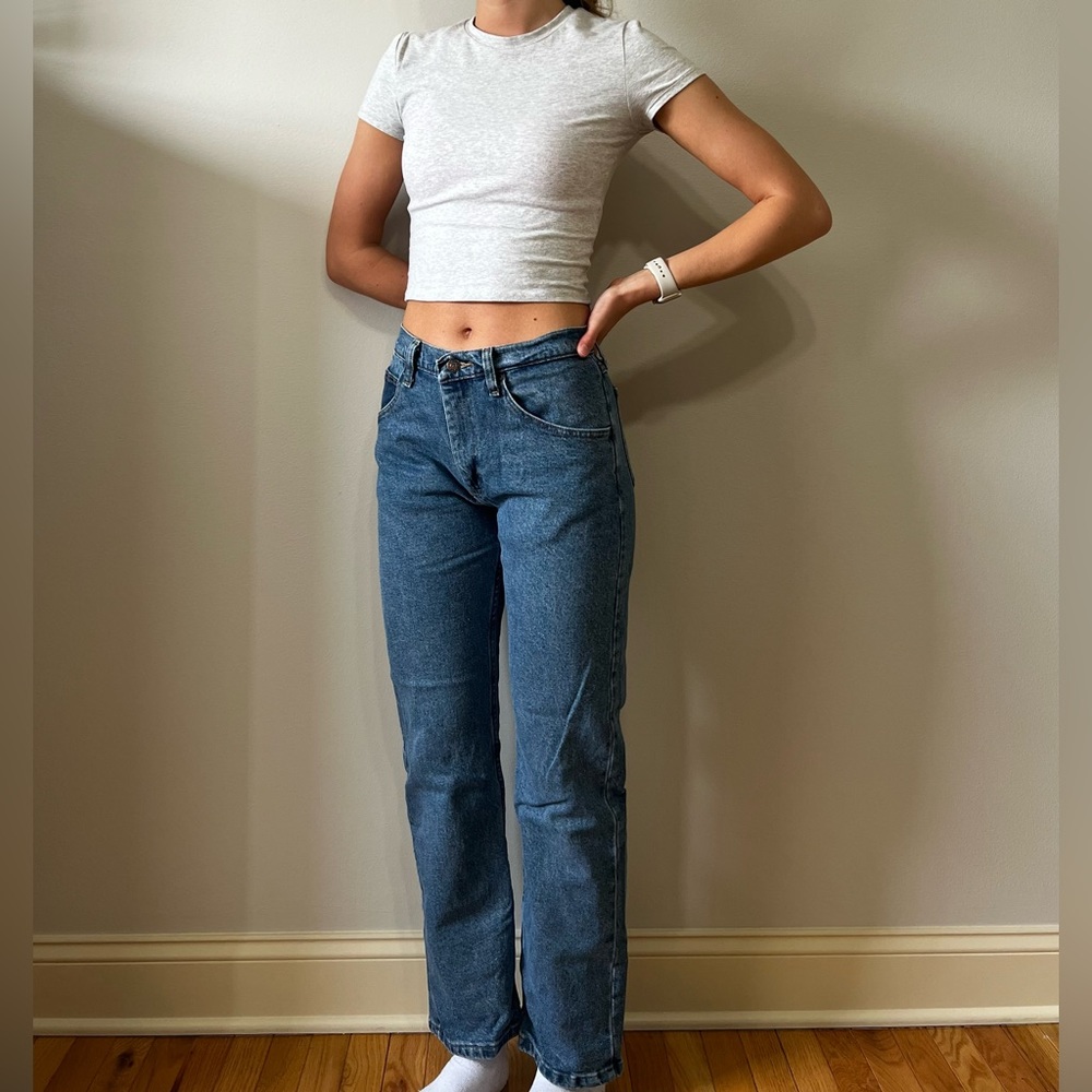 Wrangler low rise straight dark wash jean